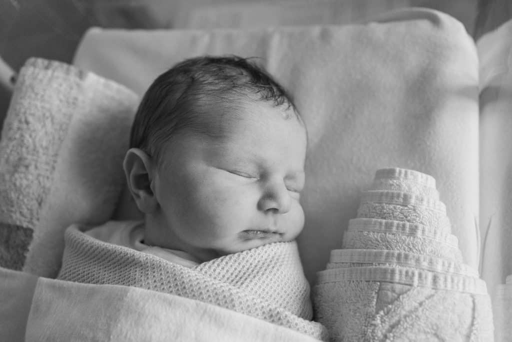 newborn photoshoot at hospital 48 hours