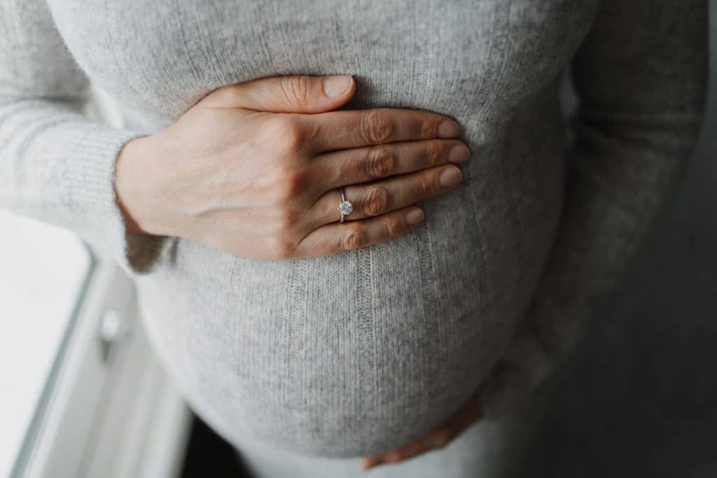 london maternity photography focusing on pregnant bellyy